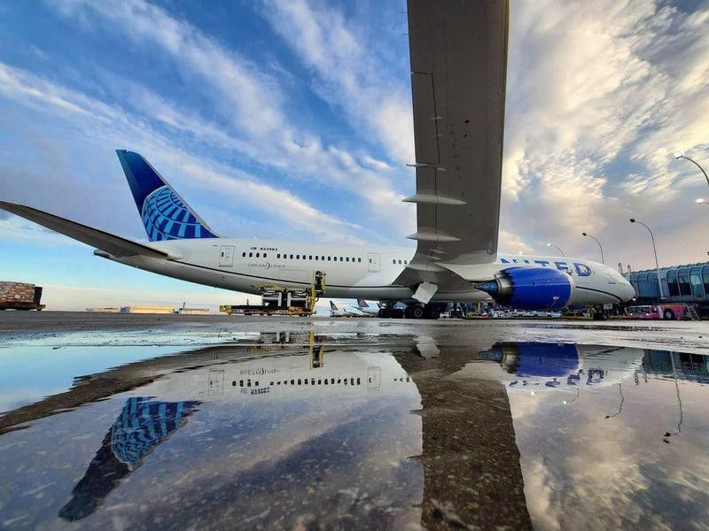 United Airlines aircraft and reflection