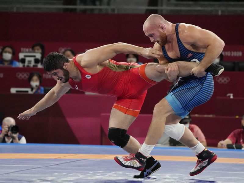 United State's Kyle Frederick Snyder competes against Russian Olympic Commitee's Abdulrashid Sadulaev
