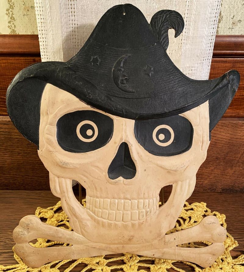 Vintage Halloween Skull With Hat Die-Cut Decoration