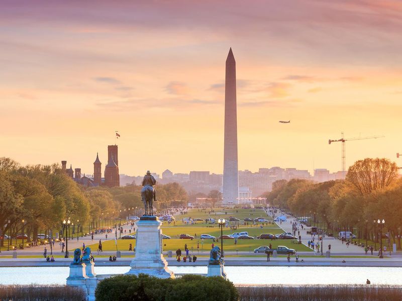 Washington monument at sunset in Washington DC