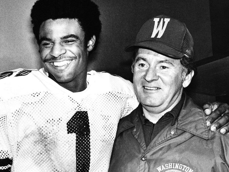 Washington quarterback Warren Moon and head coach Don James