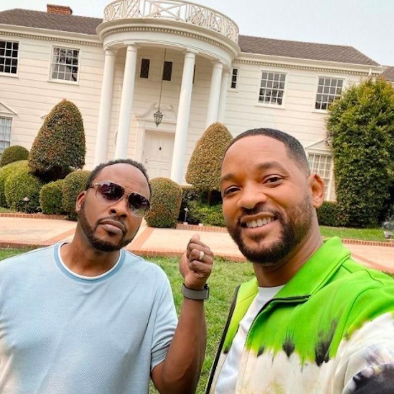 Will Smith and Jazzy Jeff take selfie outside Fresh Prince house