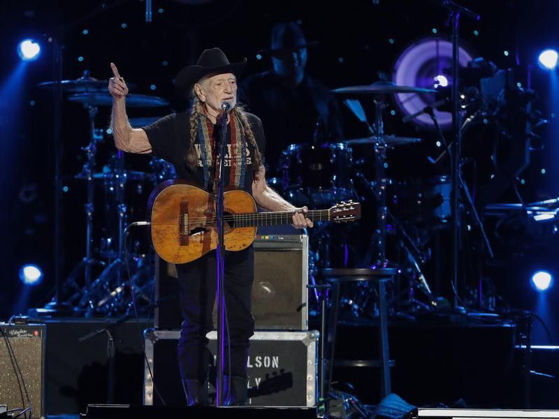 Willie Nelson touring