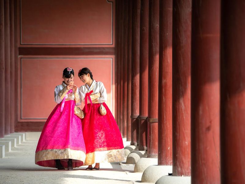 Women wearing hanboks at Gyeonguk Palace