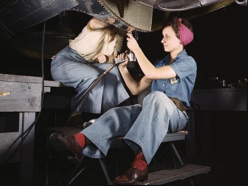 Women Working on Aircraft